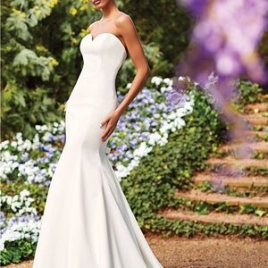 NEVER WORN/NEVER ALTERED FIT AND FLARE SWEETHEART NECKLINE Wedding Dress
